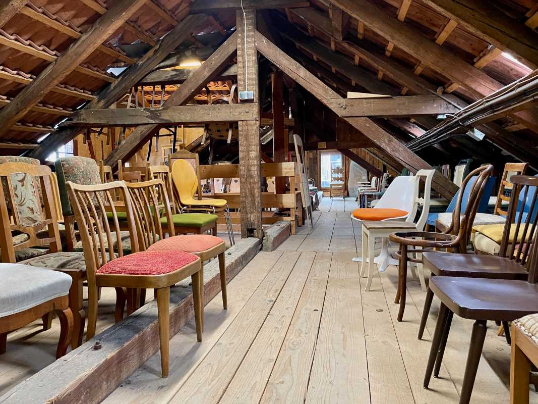 How to Spot High-Quality Furniture at Thrift Stores